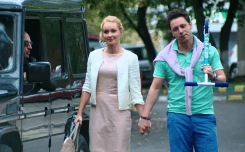 В популярном «Физруке» Владимир и Анастасия сыграли влюбленных.