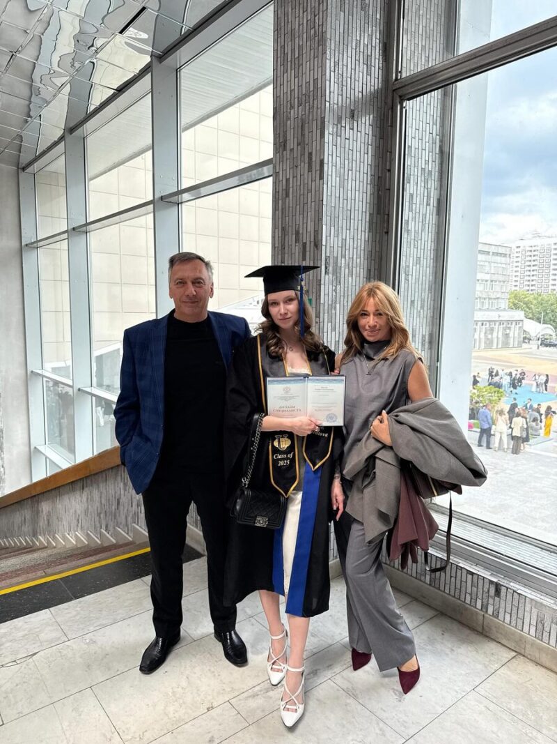 Ксения Апина в юности.