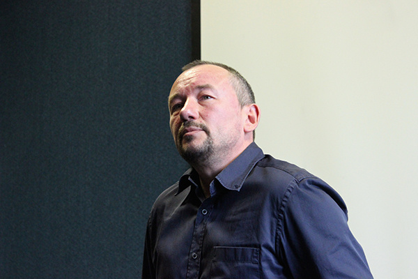 От редактора до звезды эфира: Артём Шейнин стал заметной фигурой благодаря своей уникальной подаче.