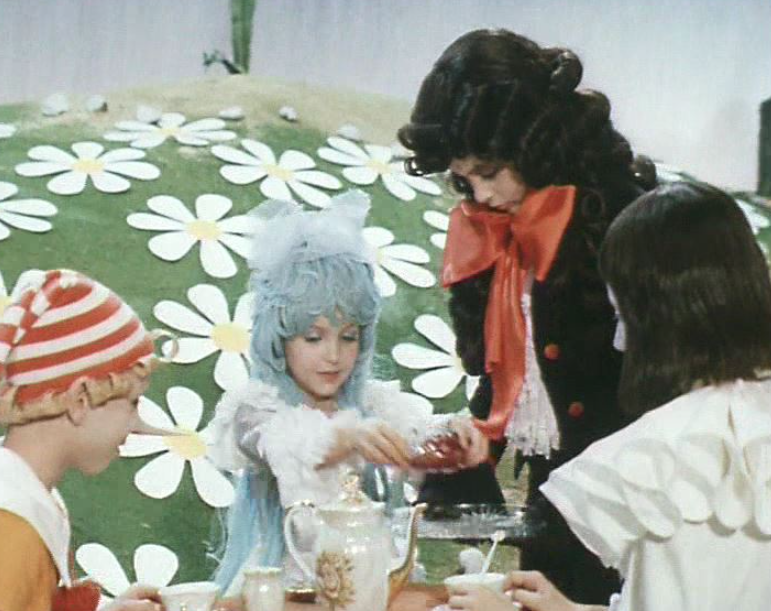 Её травили в школе, а отец отговаривал от кино: «Что-то в вашей девочке погасло», – как сложилась судьба Мальвины Татьяны Проценко, ушедшей в 53 года