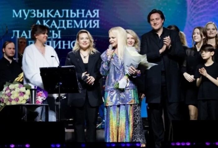 «Обыкновенная хамка» и отмена концертов: Почему 68-летняя Лариса Долина оказалась в центре грандиозного скандала с квартирой на 317 миллионов?