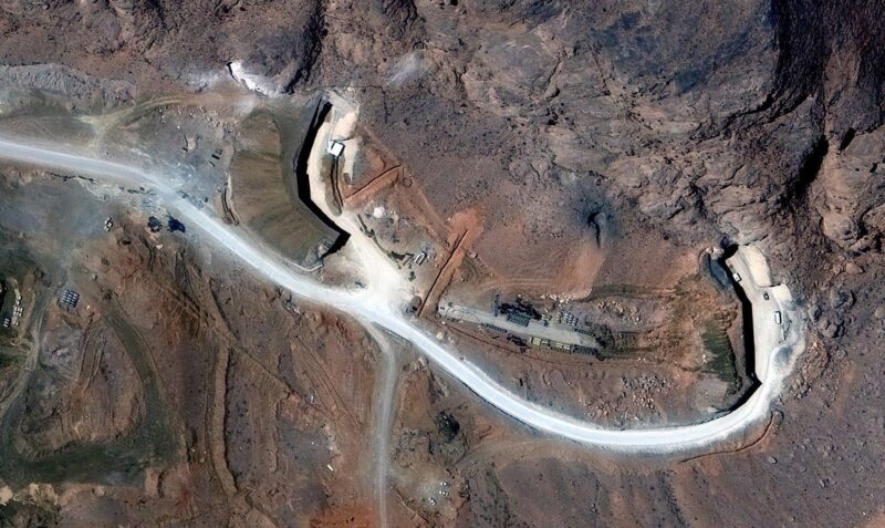 «Подземная игра в кошки-мышки»: Как 440 килограммов обогащенного урана оказались заперты в иранских горах, а мощнейшая бомба MOP бессильна перед новой тактикой?