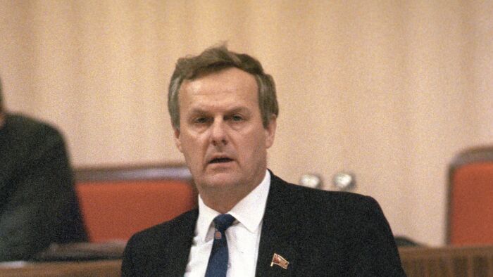 Она отдала ему 21 год, но услышала лишь: «Ты сильная, выживешь!» — как Собчак бросил первую жену, когда та умирала