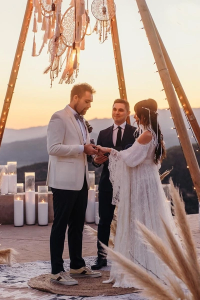 20 февраля 2020-го влюбленные поженились в городе Охай