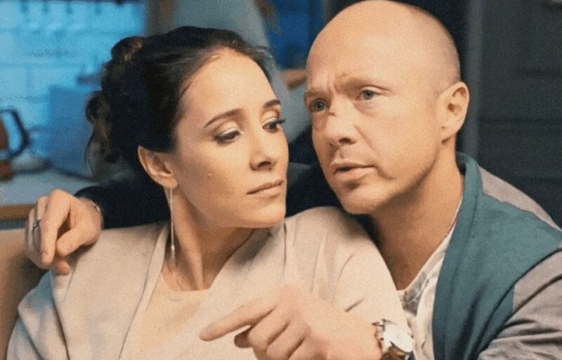 В сериале «Алиби» Евгений и Ольга сыграли пару, чей брак оказался на грани.