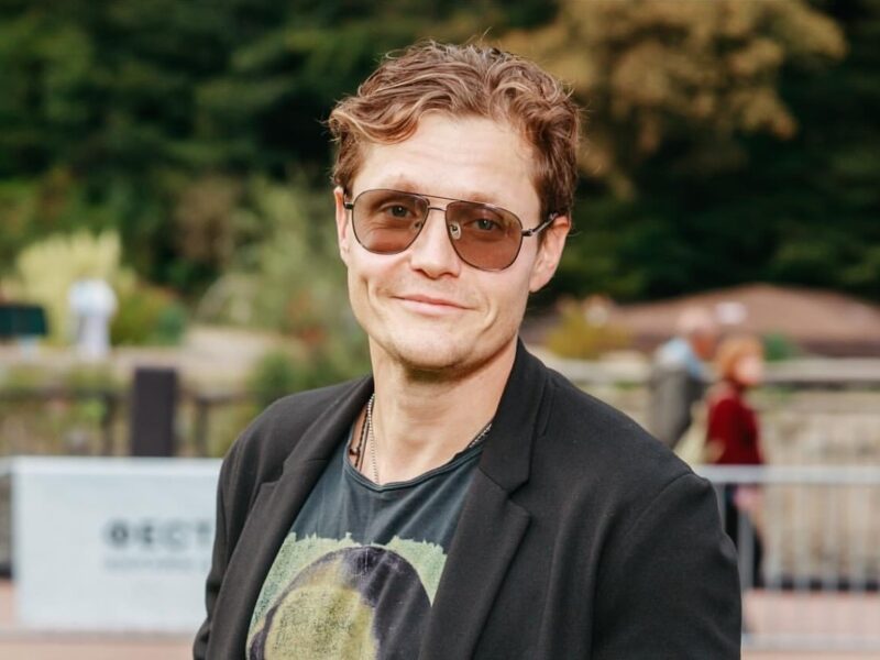 В юности Евгений Санников мечтал о карьере футболиста.