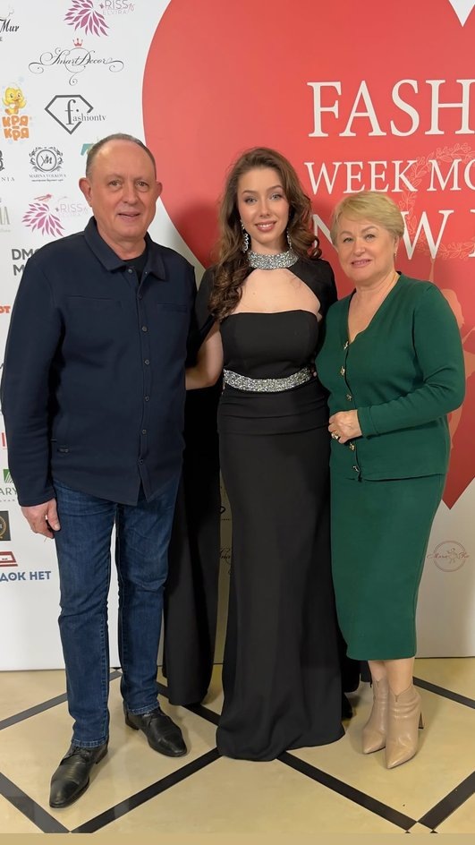 Единственная отрада: Вера Алдонина с бабушкой и дедушкой.