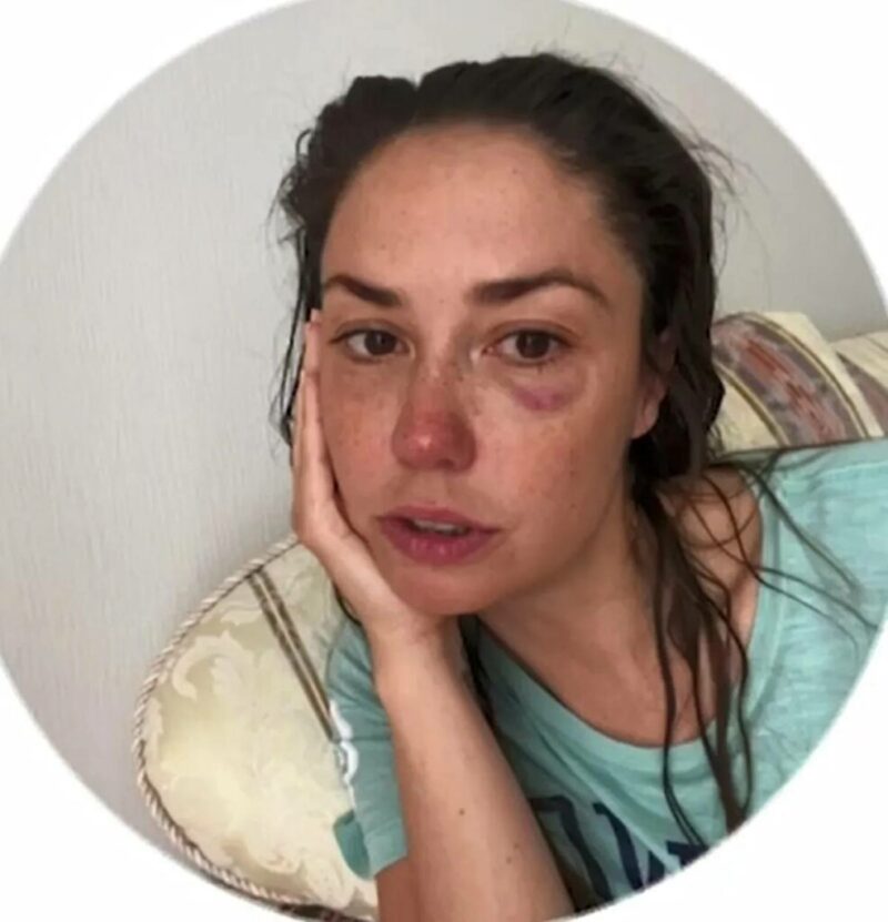 Агата Муцениеце обвинила Павла в насилии и алкоголизме.