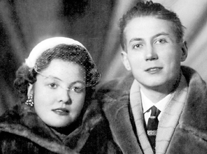 Поэтесса Белла Ахмадулина в кругу близких людей.