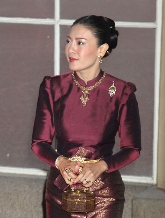 Королевская мечта длиною в 13 лет : Как бывшая жена короля Таиланда родила наследника, но оказалась в ссылке «в уютном дворце»