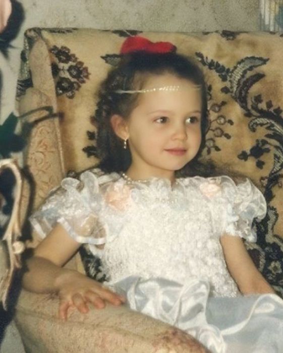 Её называли «однолюбом»: как Юлия Хлынина, покорив Райкина и миллионы зрителей, пережила три громких расставания, а её сердце «давно свободно»