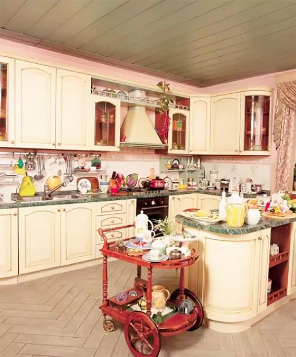 Кухонный остров — сердце пространства для кулинарных экспериментов и душевных бесед.