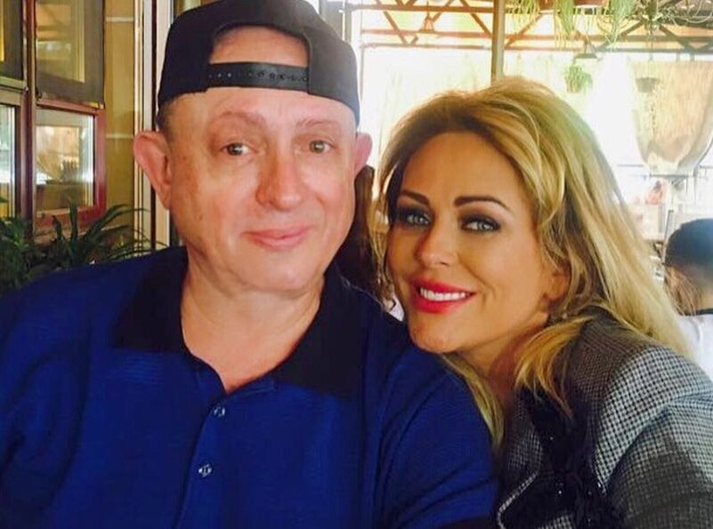 Первые шаги на сцене: Юлия с отцом Виктором Васильевичем.