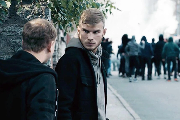 Как и Пореченков, Владимир Любимцев снимался в сериале «Мост»