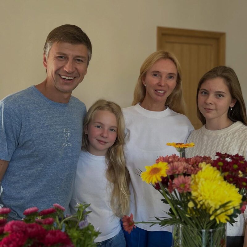 Алексей Ягудин с младшей дочерью.