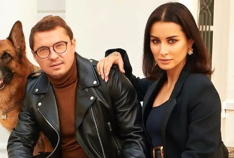 на фото Тина Канделаки и Василий Бровко