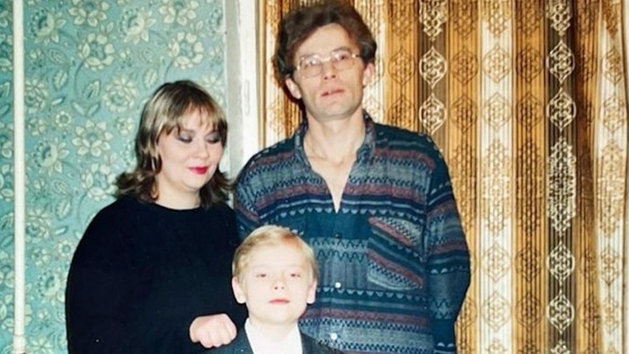 Семейные корни: маленький Ярослав с родителями.