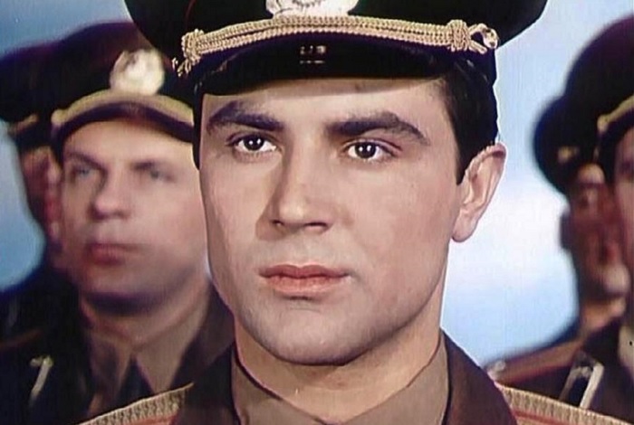 Звезда, чье тело предало его в 32 года: Валерий Бессараб: «Ириша, ну я же мужчина, я должен помогать», – как атлетичный красавец остался без друзей, а жена стала его единственным миром на 47 лет.