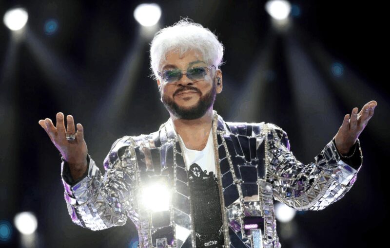 Артист часто становится героем светской хроники благодаря своему эксцентричному поведению.