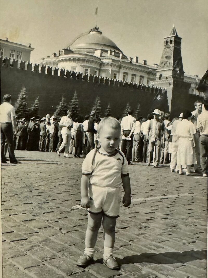 «Нет смысла убеждать тех, кто не хочет слышать»: почему внебрачный сын народного артиста Спартака Мишулина не получил официального признания