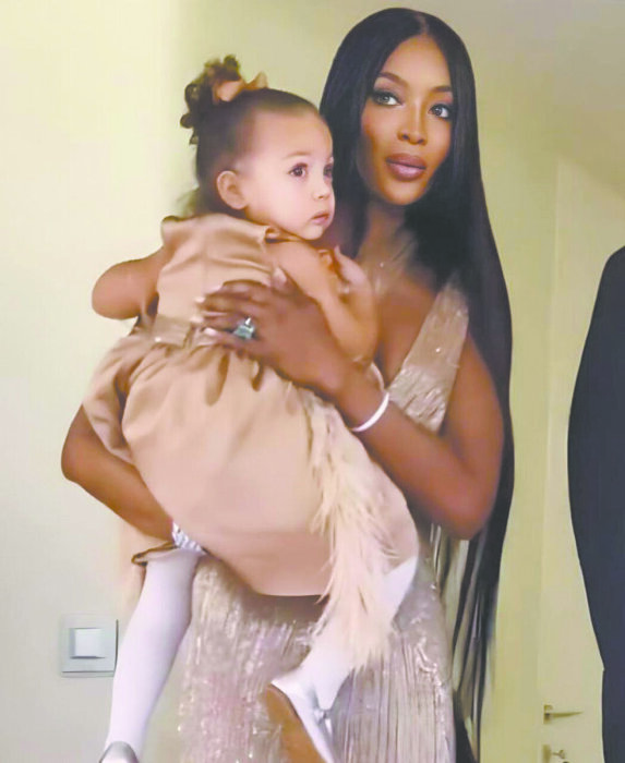 «Разгневанная дива» в 50 обрела семью : Наоми Кэмпбелл: «Это лучшее, что я когда-либо делала»