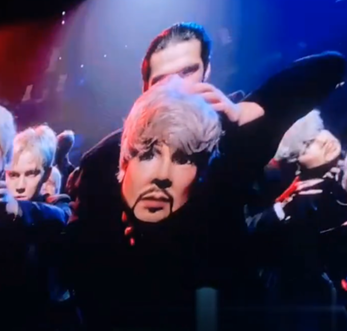 Филипп Киркоров в одном из 27 сценических образов, поражающих воображение.