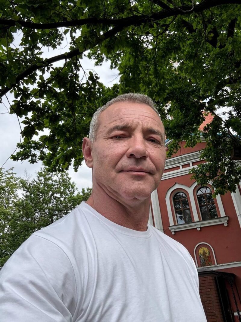 После череды разводов актер признавался, что винит в них себя.