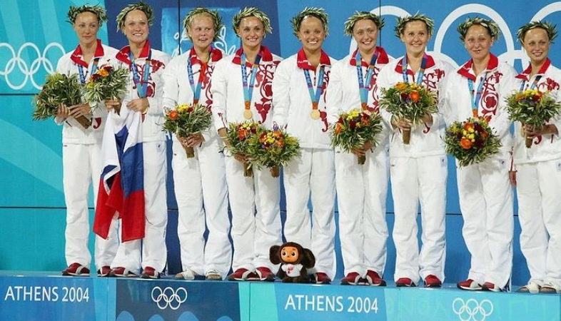 Элегантный образ Марии Киселевой, подчеркивающий ее статус и стиль.