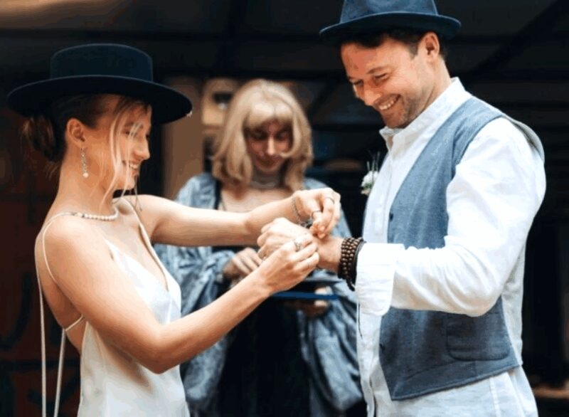 Илья Носков на премьере фильма с новой избранницей Викторией Плоп.