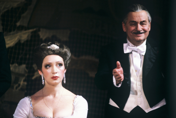 Татьяна Васильева на сцене Театра Сатиры, где она была ведущей актрисой.