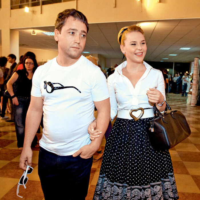 «Ускакавший принц» и «дырка в душе»: Как Пелагея пережила два развода и почему судится за дочь до сих пор