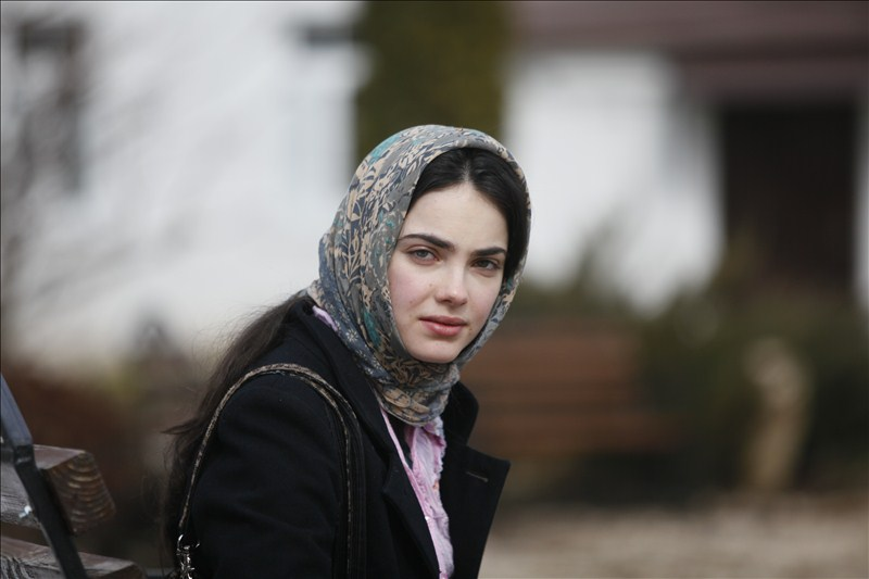 Их отношения оставались в тени.