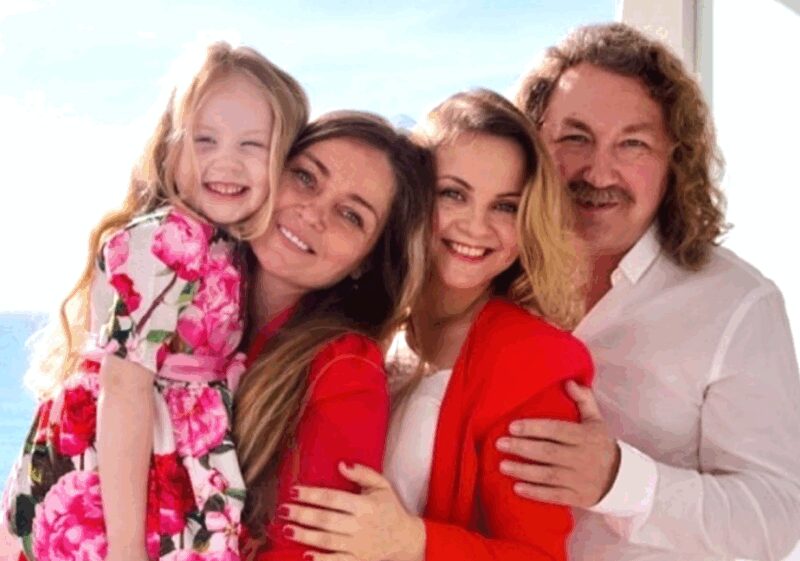 Три Юлии и маленькая Вероника: большая семья Игоря Николаева.