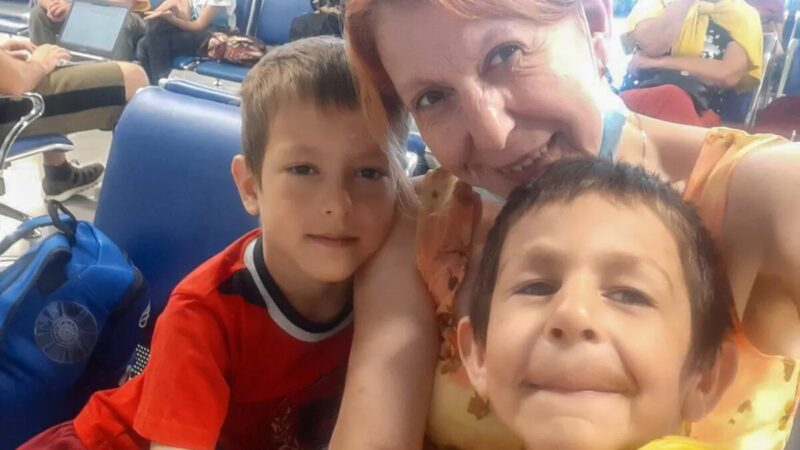 На телепередаче, где обсуждался семейный конфликт.