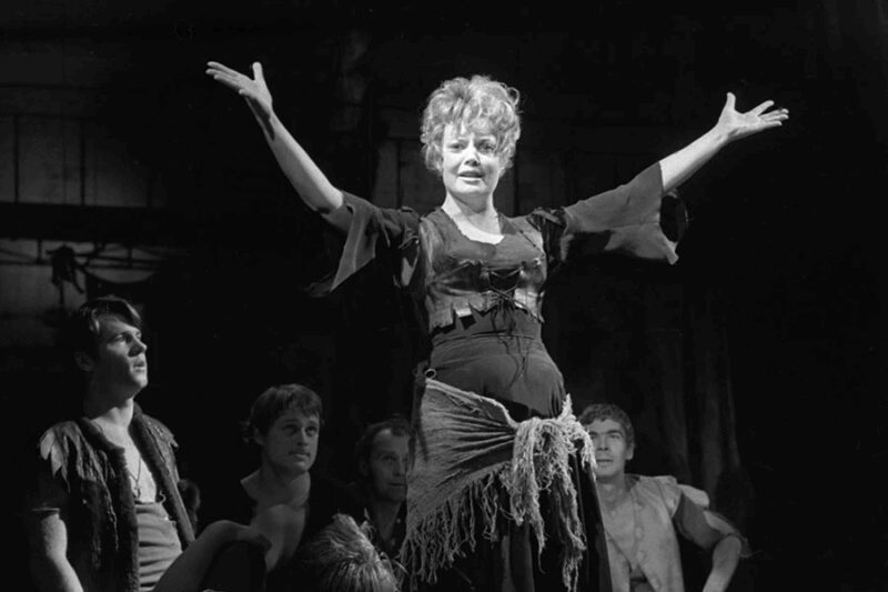 Татьяна Доронина в музыкальном спектакле «Человек из Ламанчи» на сцене Театра Маяковского, 1972 год.