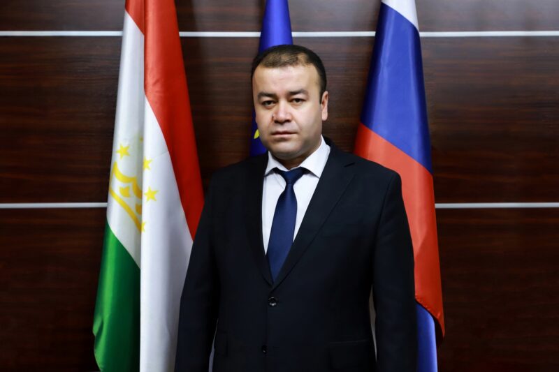 «Нас просто водят за нос» : Москва «заморозила» миллиарды для Таджикистана после 30 лет уступок