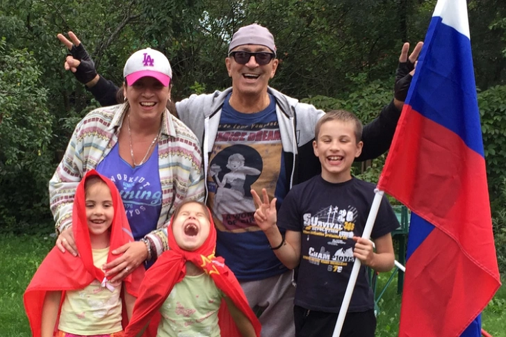 Александр Буйнов обожает проводить время с внуками