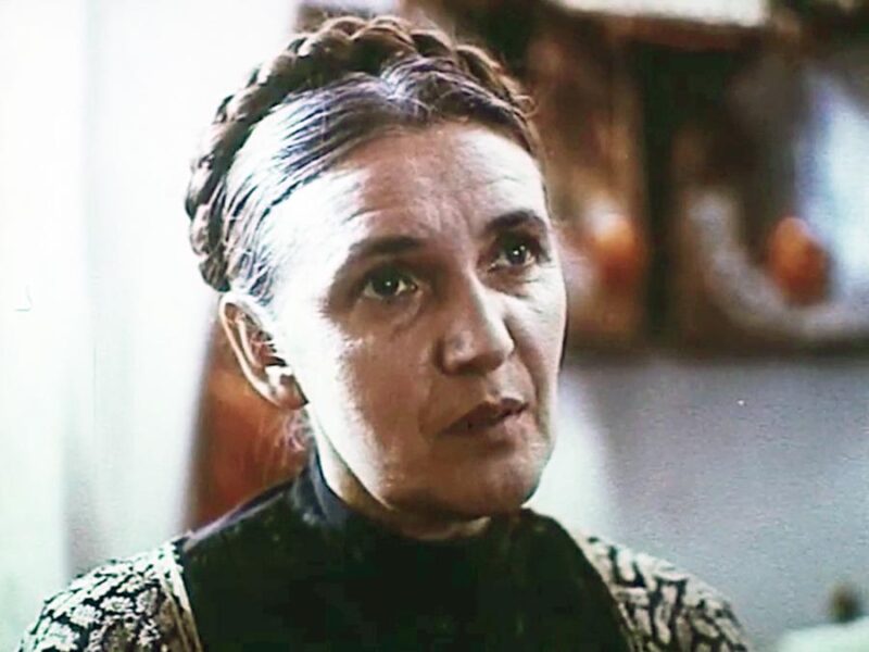 «На все воля Божья!» : Как советская звезда Ольга Гобзева в 50 лет оставила кино, пережила два развода и борьбу за наследство