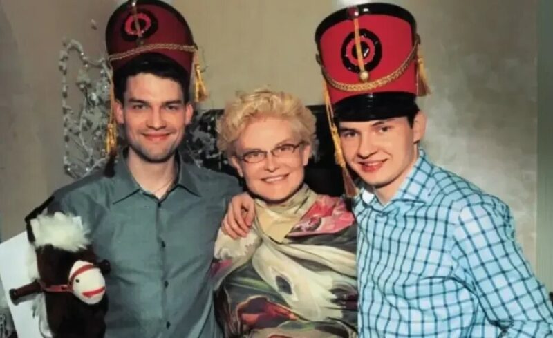 Старший сын Юрий Малышев выбрал путь кардиохирурга и успешно работает в Нью-Йорке.