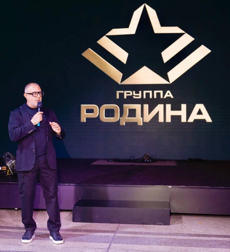 Антон Винер на деловой встрече.