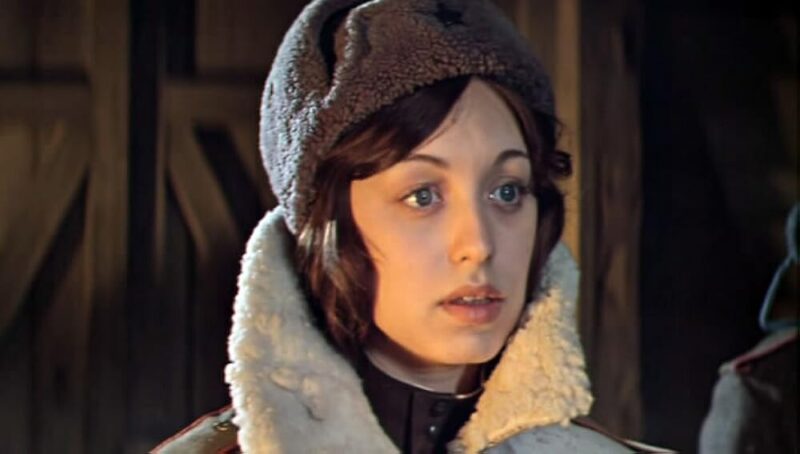 Актриса на съёмочной площадке, воплощающая новый характер.