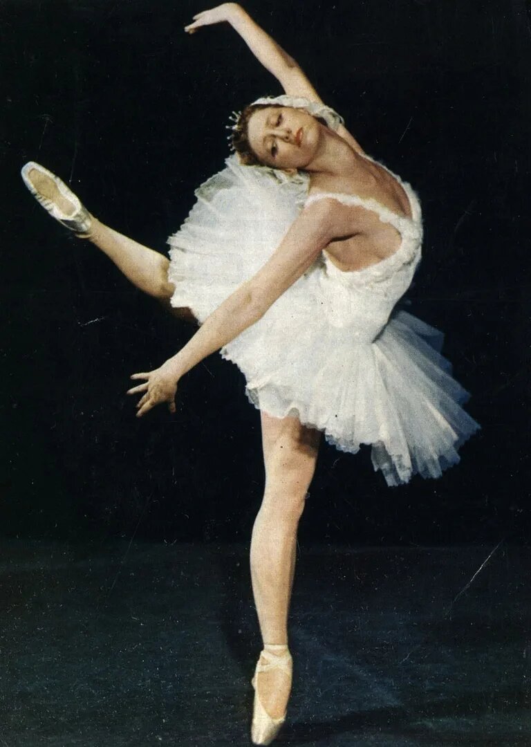 Балерина в одном из своих знаменитых выступлений.
