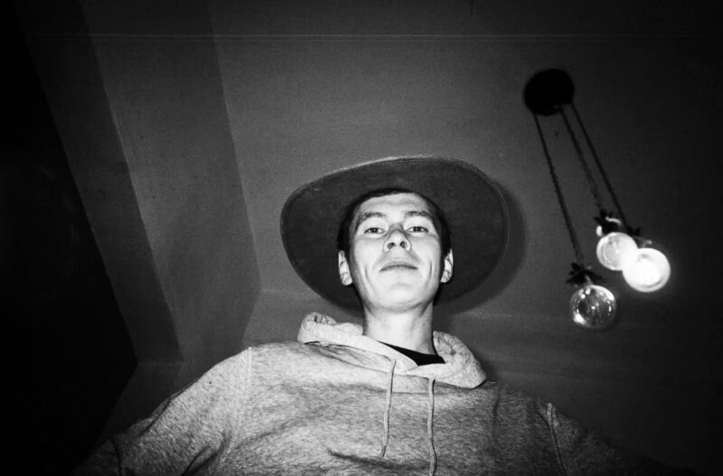 Вадик Королёв в образе Вани.