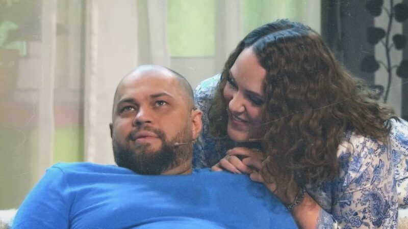 «Мой главный тыл» : почему 38-летняя Ксения Корнева до сих пор не замужем, а её экранный муж Роман Постовалов ушёл из «Уральских пельменей» после 15 лет брака