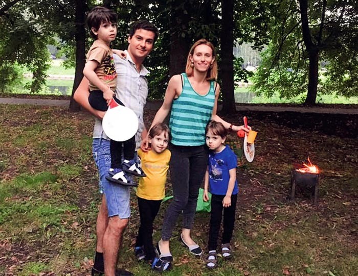 Актриса всегда мечтала о детях, но трое сыновей стали для неё настоящим сюрпризом.