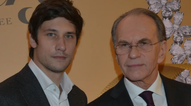 «Слухи были опровергнуты»: 67-летний народный артист о романах с известными актрисами, но 38 лет верен одной: как живёт Алексей Гуськов с народной артисткой Лидией Вележевой, сыновьями и внучкой Стефанией