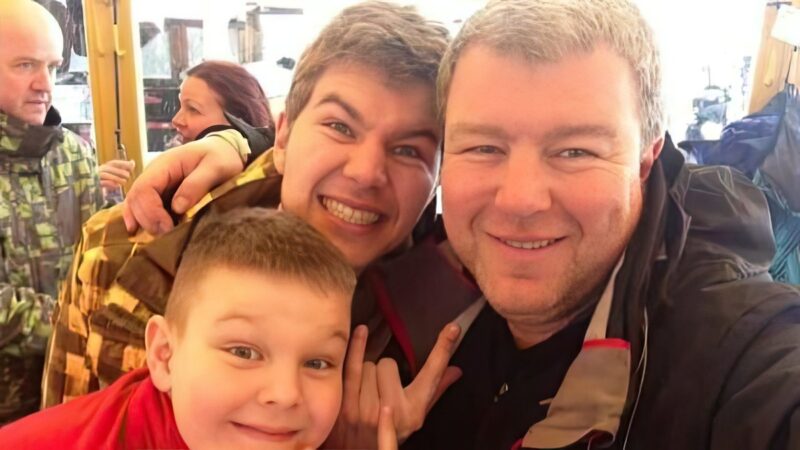 Семья Робака: старший сын Арсений с младшими братьями