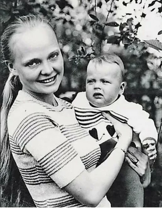 Счастье в 56, а потом...: Как 75-летняя Наталия Белохвостикова пережила суды на 30 млн и долги, но нашла утешение в сыне, который «молился, чтобы Бог забрал его»