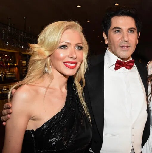 Авраам Руссо с дочерьми: артист признаётся, что ему комфортно в женской компании.