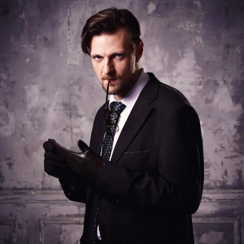 Кадр из мистического триллера «Выжить после», где состоялся кинодебют актёра.